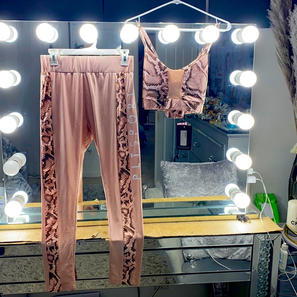 Pretty little thing workout set